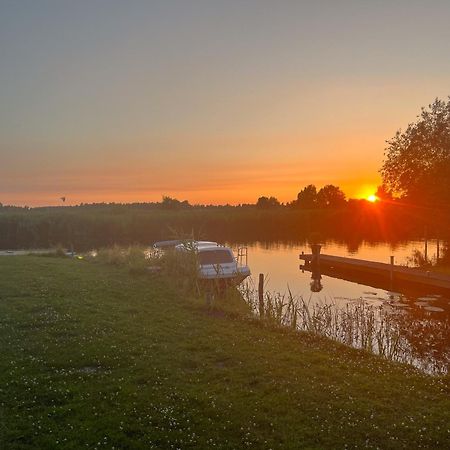 Luxe En Ruim Chalet Met Airco Bij Leekstermeer Matsloot Buitenkant foto