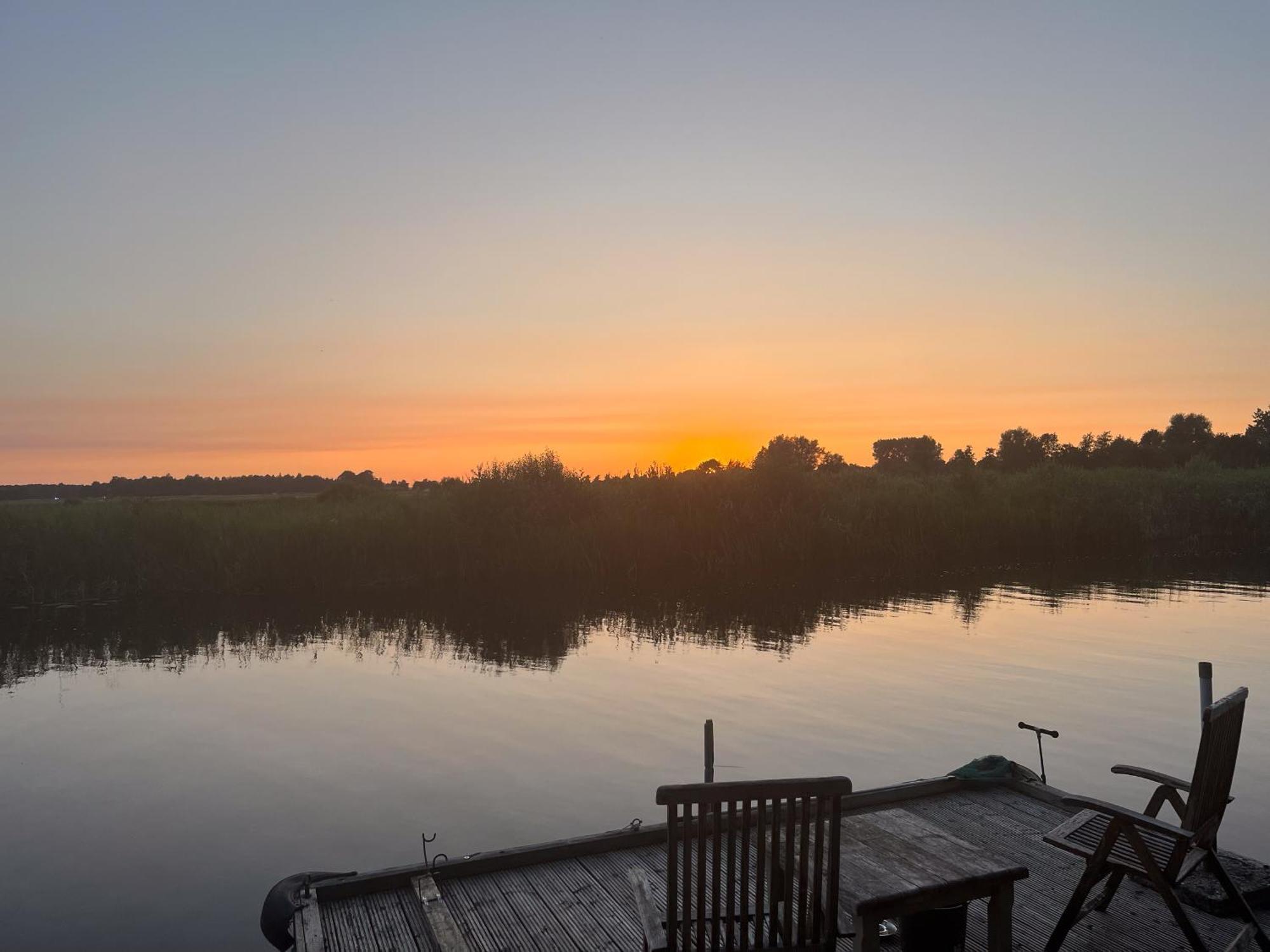 Luxe En Ruim Chalet Met Airco Bij Leekstermeer Matsloot Buitenkant foto