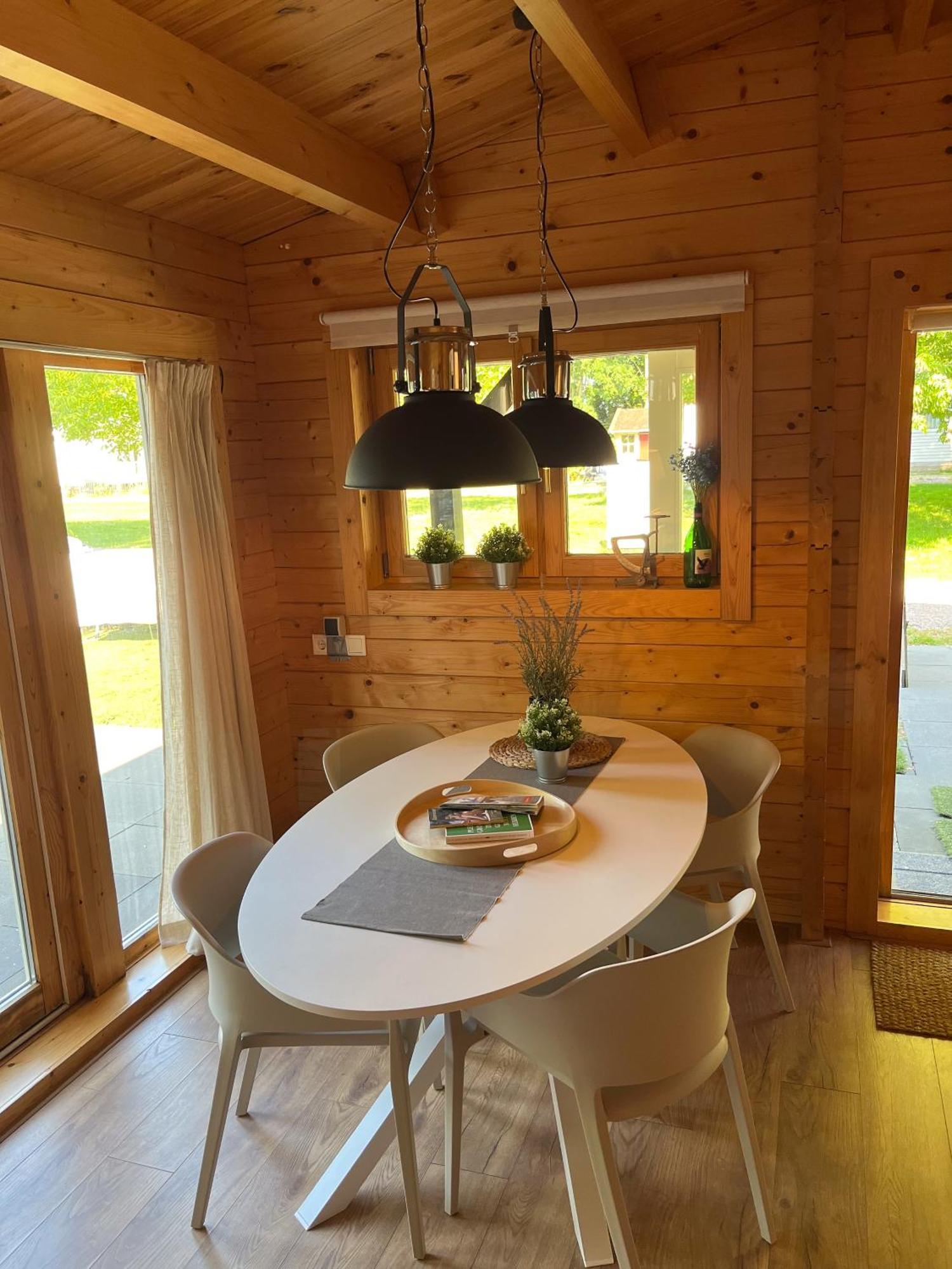 Luxe En Ruim Chalet Met Airco Bij Leekstermeer Matsloot Buitenkant foto