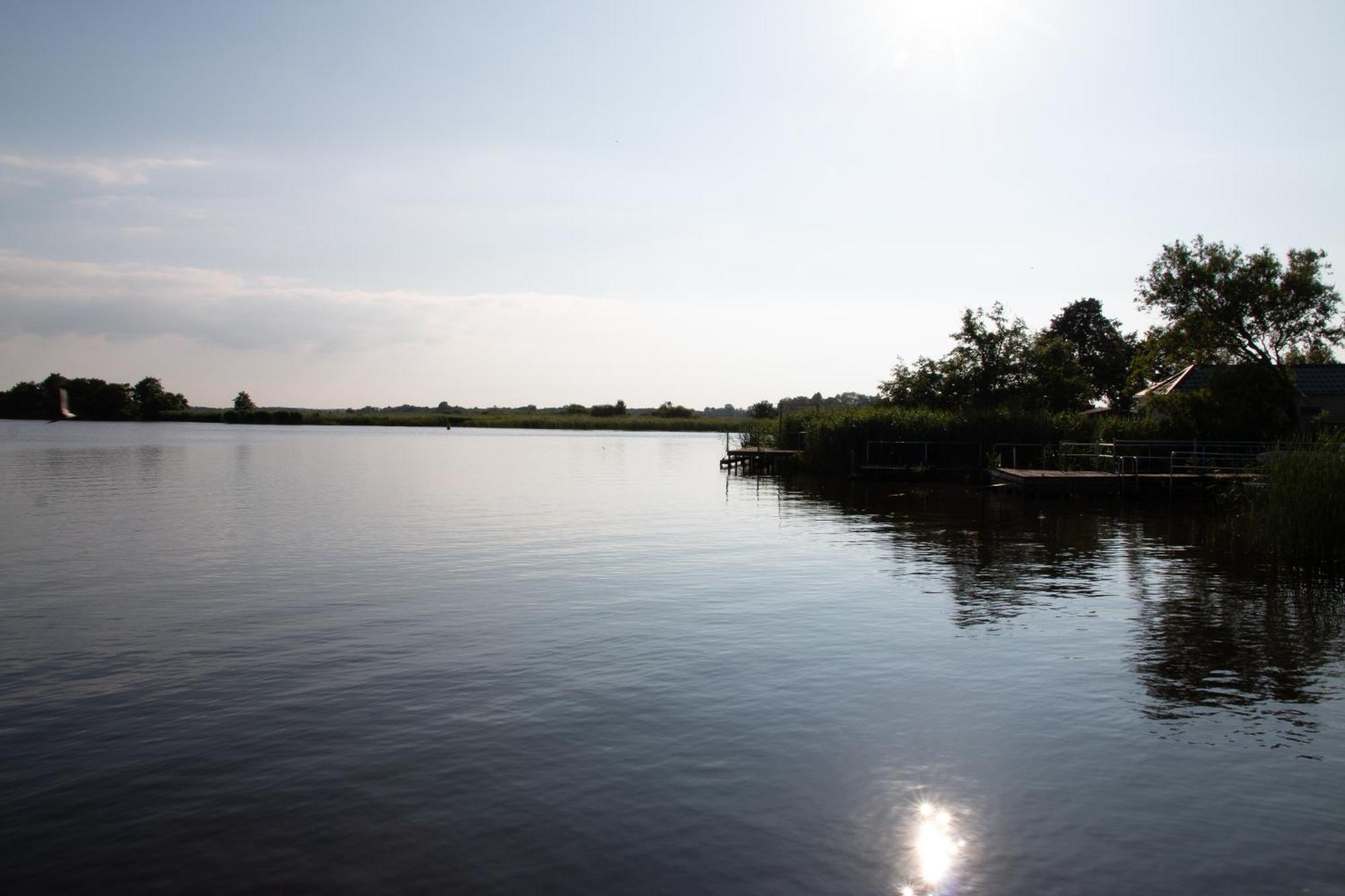 Luxe En Ruim Chalet Met Airco Bij Leekstermeer Matsloot Buitenkant foto