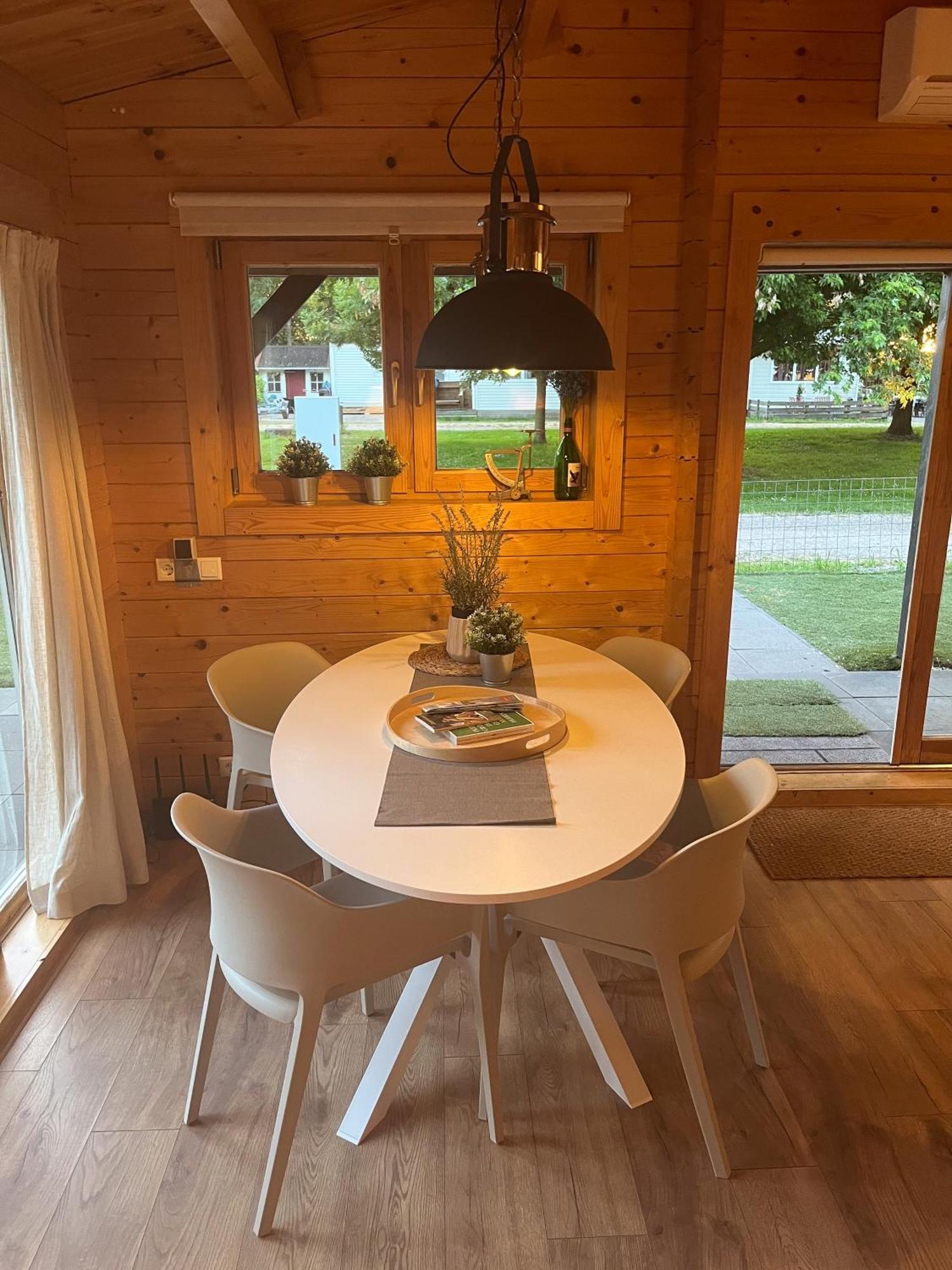 Luxe En Ruim Chalet Met Airco Bij Leekstermeer Matsloot Buitenkant foto