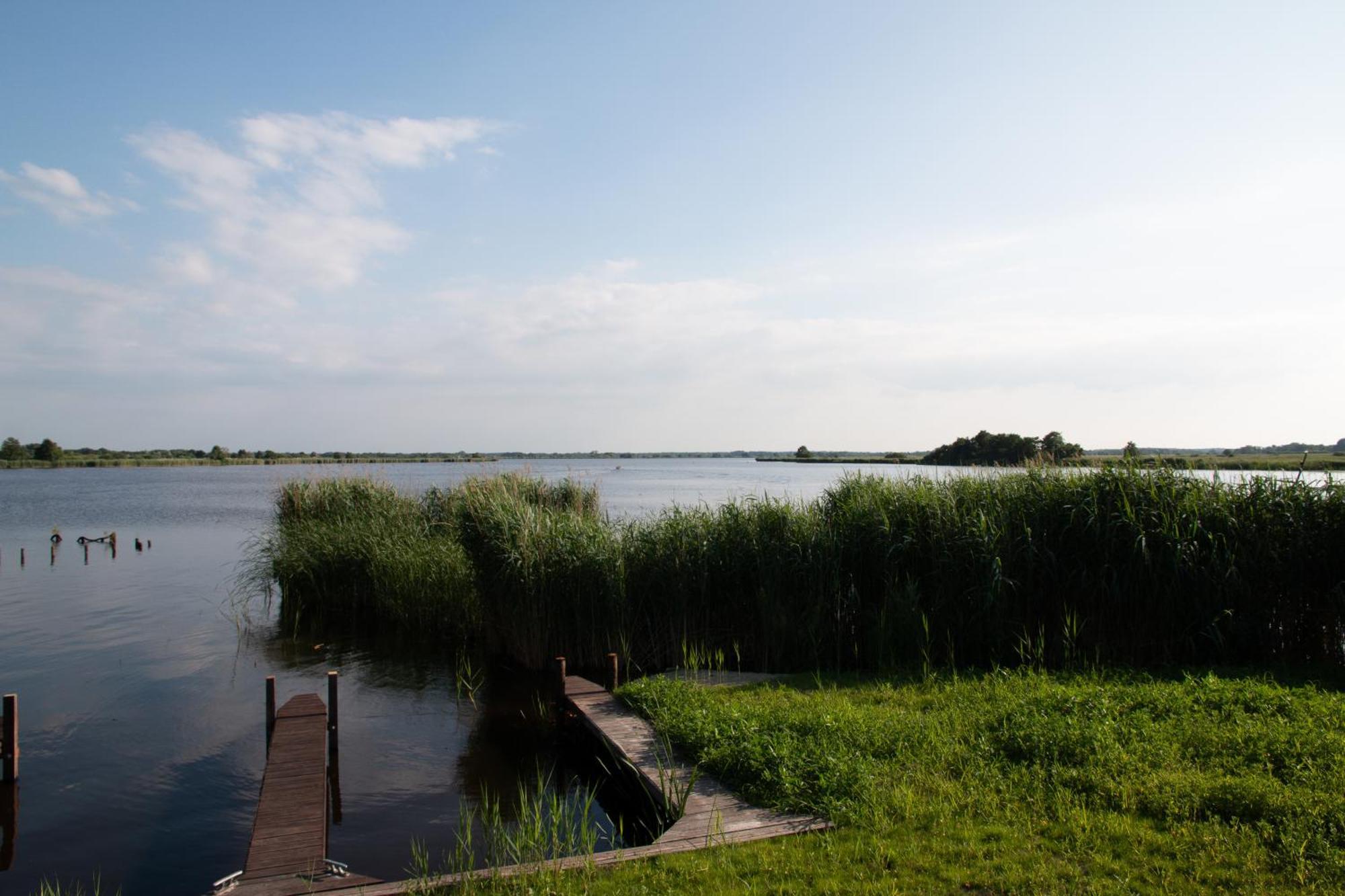 Luxe En Ruim Chalet Met Airco Bij Leekstermeer Matsloot Buitenkant foto