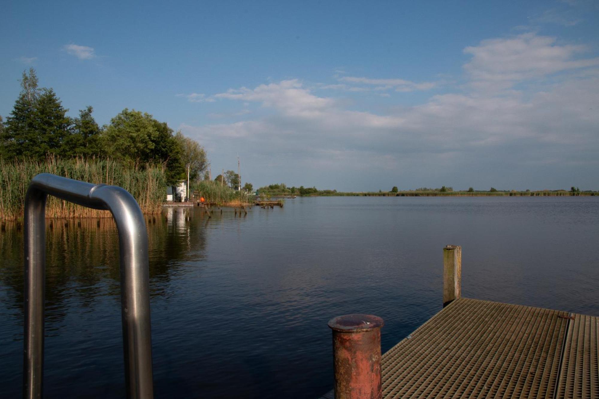 Luxe En Ruim Chalet Met Airco Bij Leekstermeer Matsloot Buitenkant foto