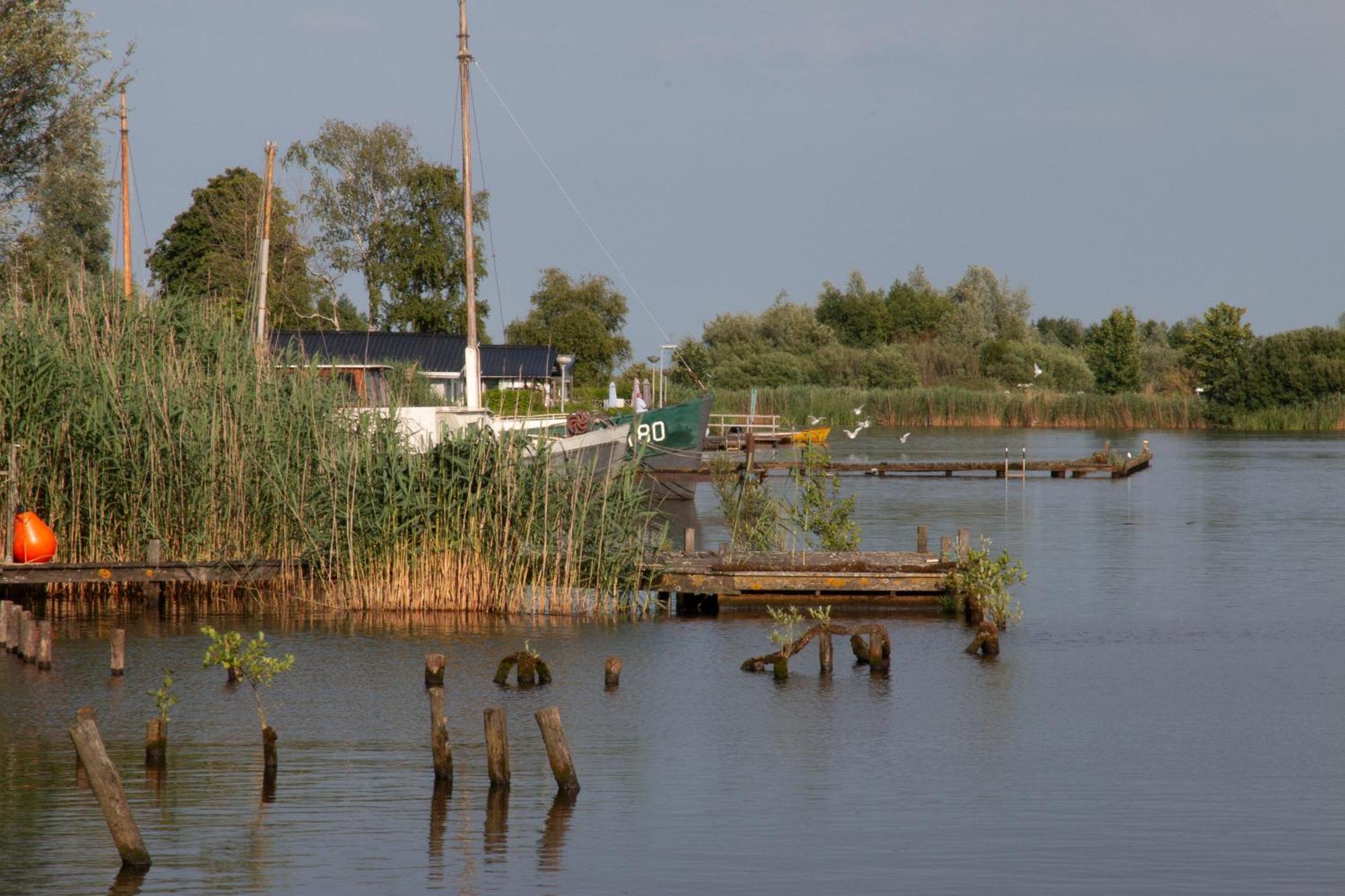 Luxe En Ruim Chalet Met Airco Bij Leekstermeer Matsloot Buitenkant foto