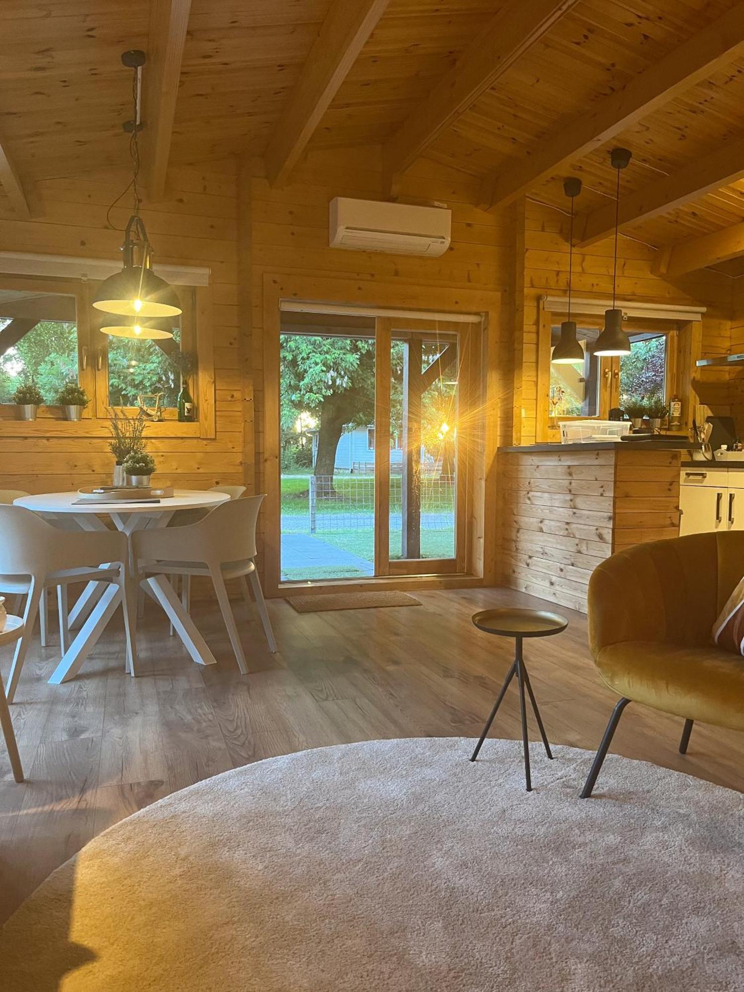 Luxe En Ruim Chalet Met Airco Bij Leekstermeer Matsloot Buitenkant foto