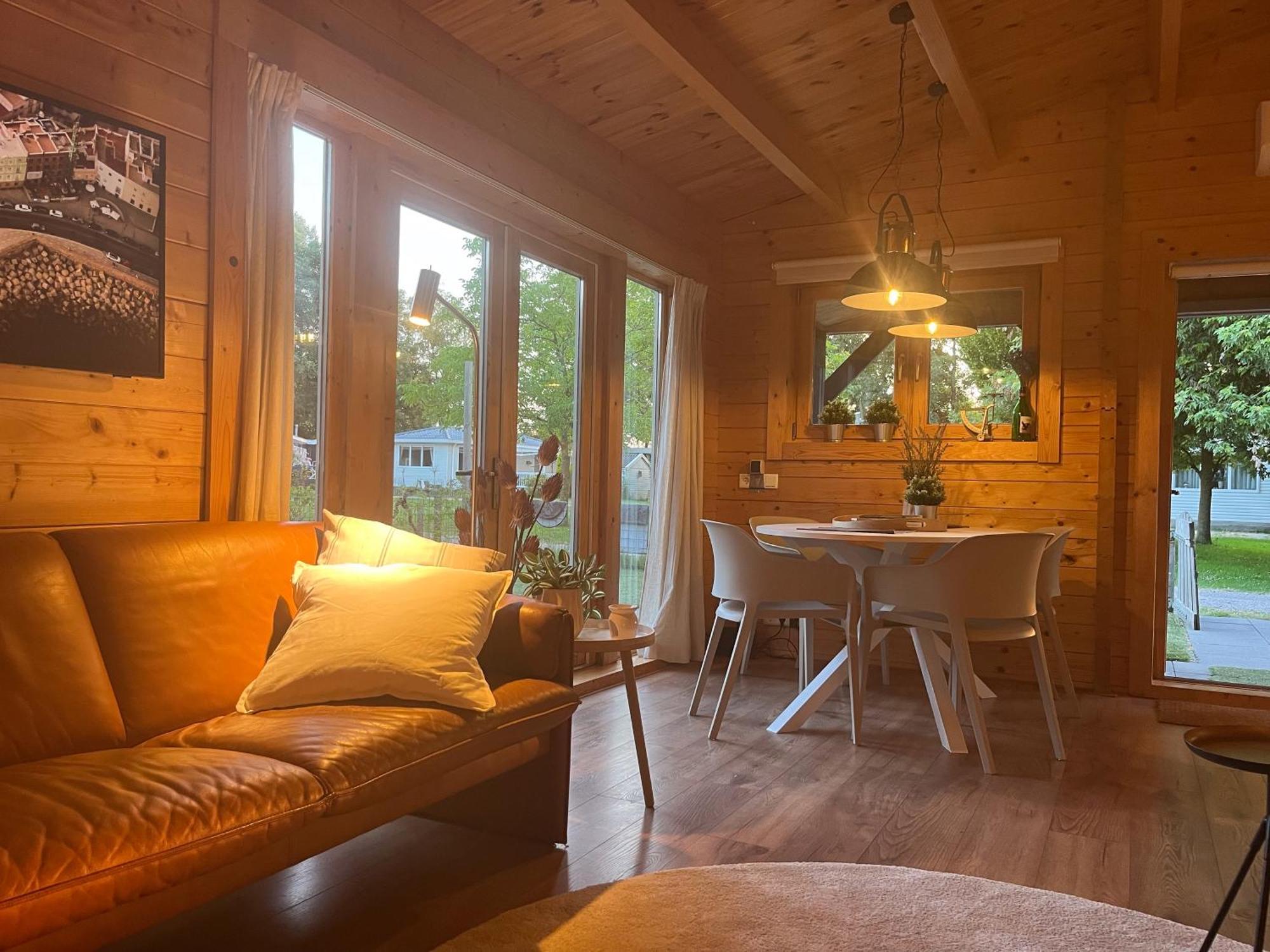 Luxe En Ruim Chalet Met Airco Bij Leekstermeer Matsloot Buitenkant foto