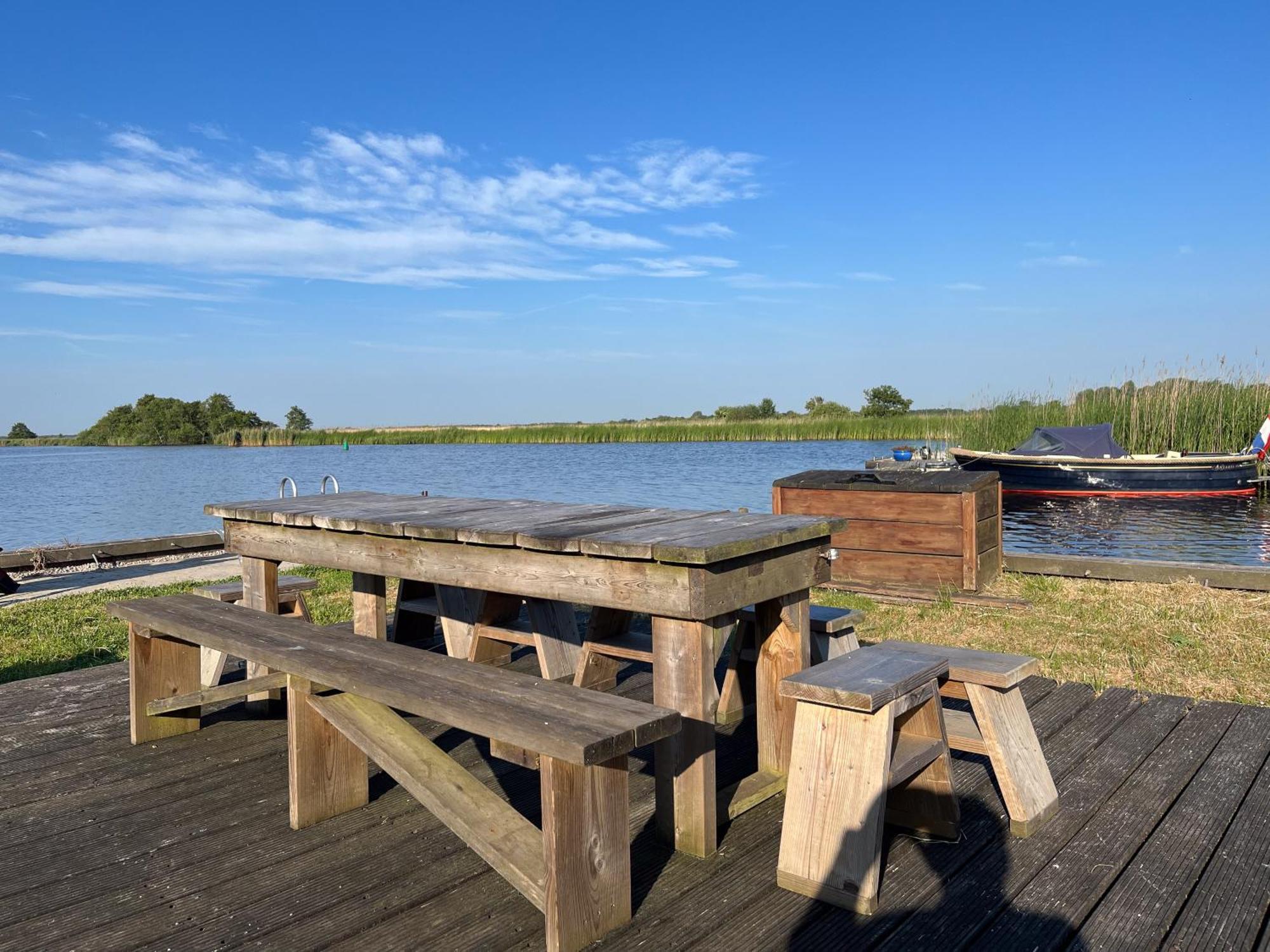 Luxe En Ruim Chalet Met Airco Bij Leekstermeer Matsloot Buitenkant foto