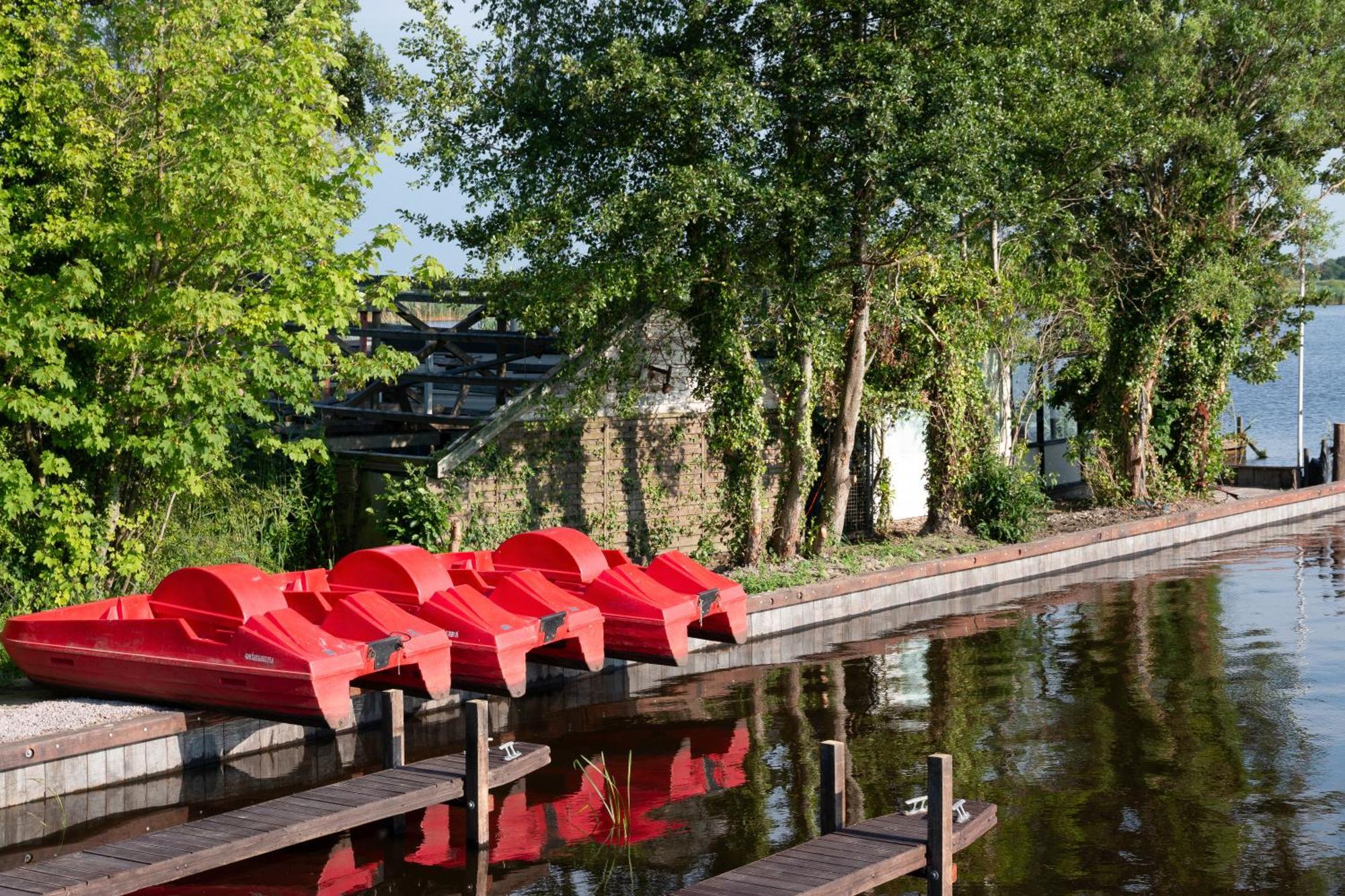 Luxe En Ruim Chalet Met Airco Bij Leekstermeer Matsloot Buitenkant foto