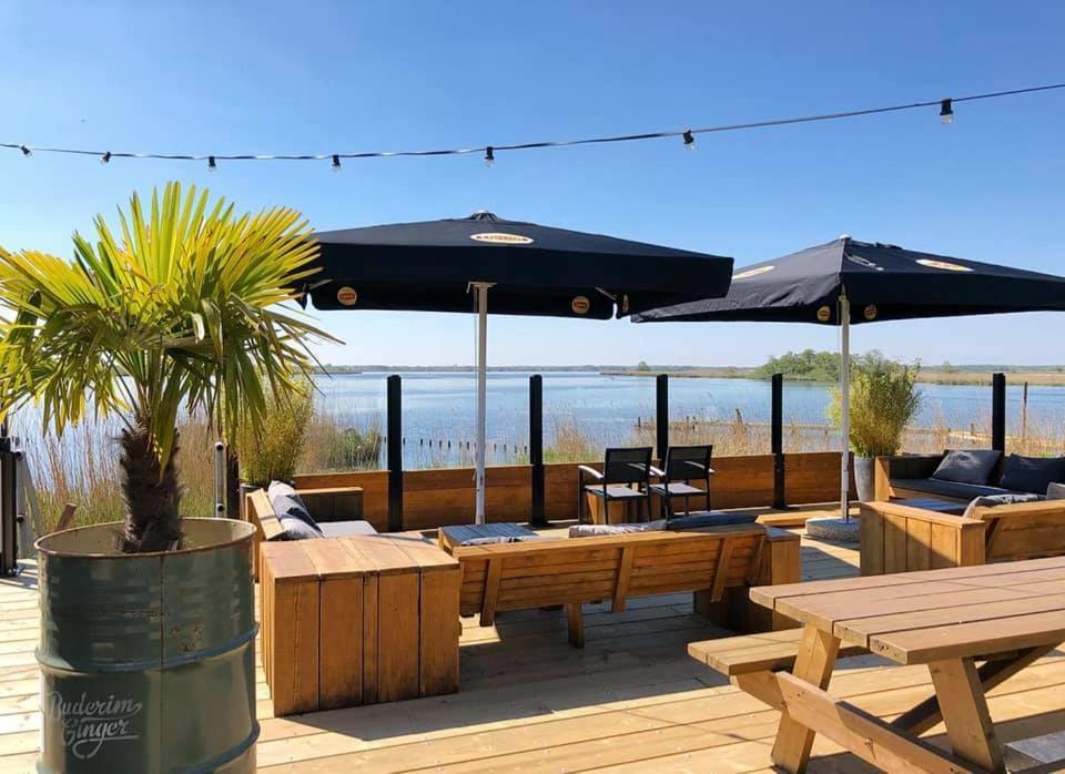 Luxe En Ruim Chalet Met Airco Bij Leekstermeer Matsloot Buitenkant foto