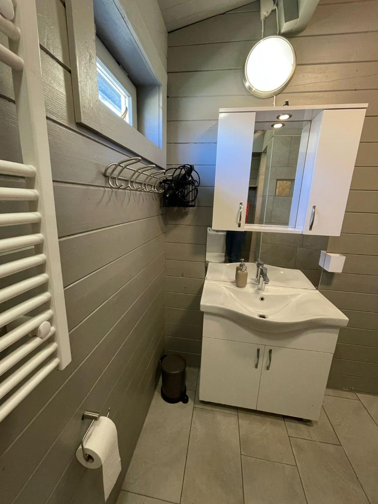 Luxe En Ruim Chalet Met Airco Bij Leekstermeer Matsloot Buitenkant foto