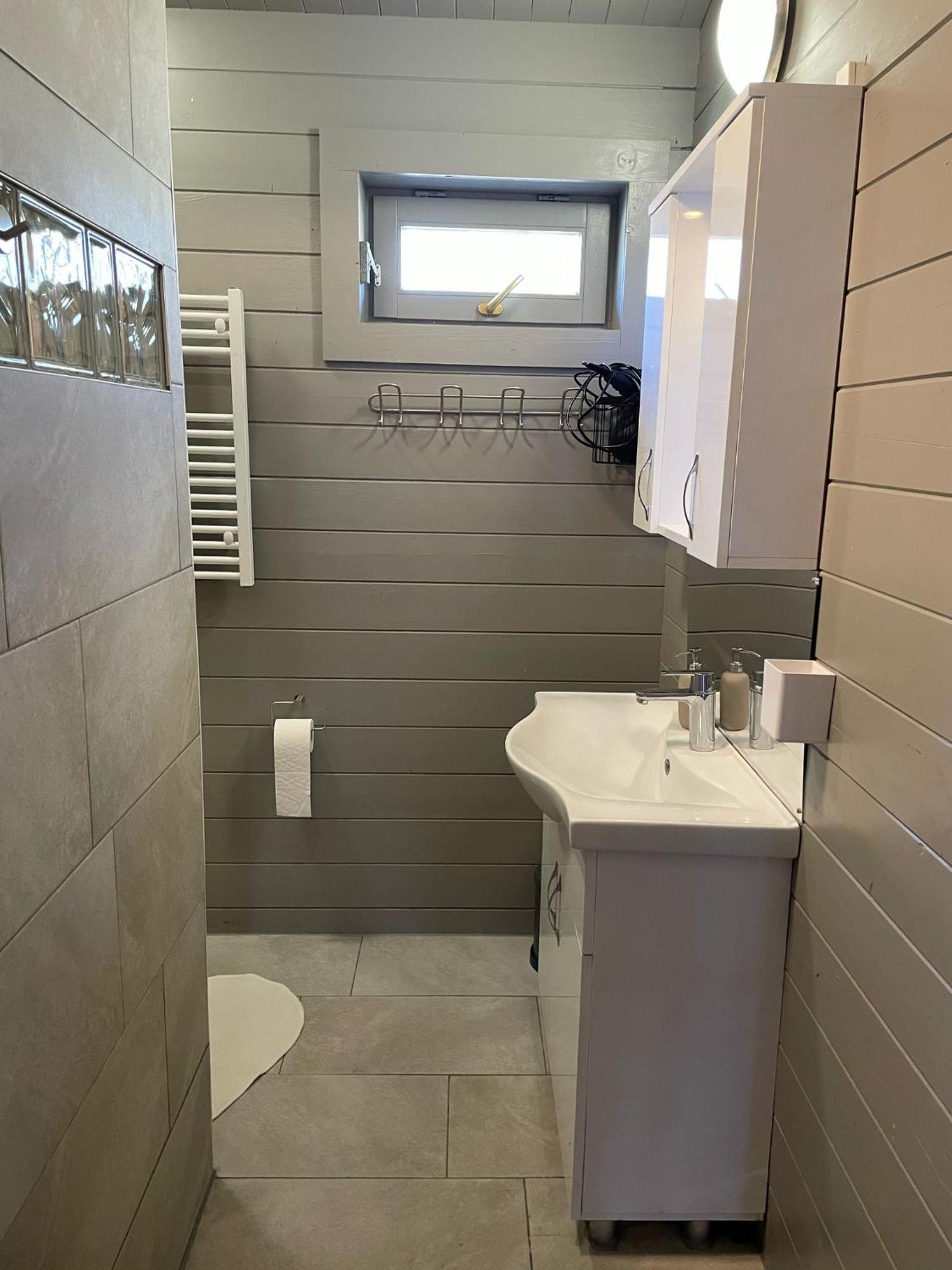 Luxe En Ruim Chalet Met Airco Bij Leekstermeer Matsloot Buitenkant foto
